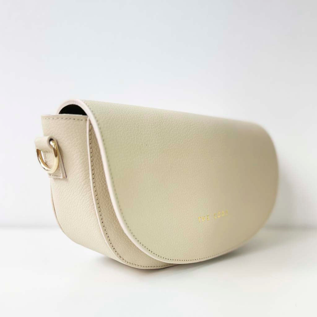 Bandolera nude
