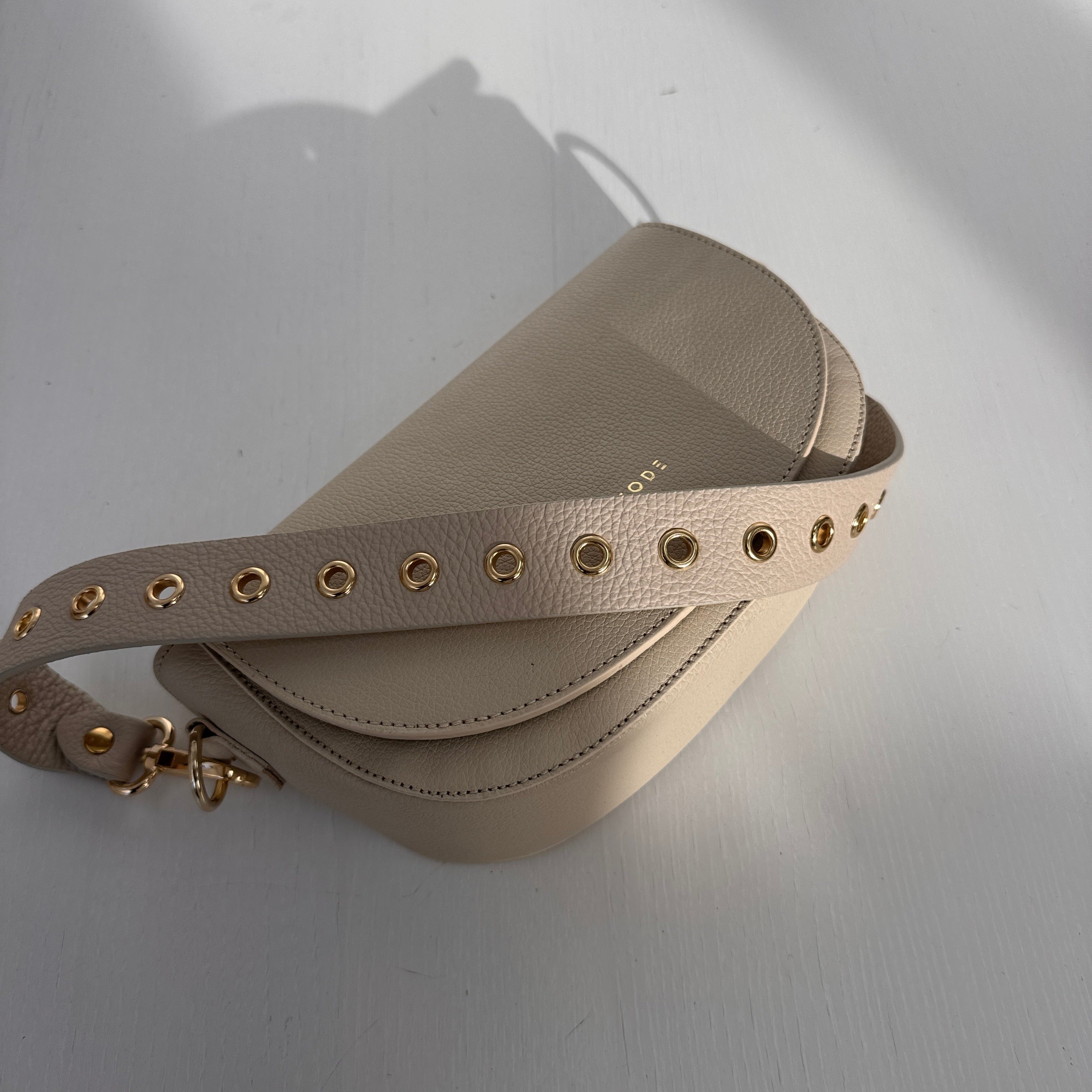 Bandolera nude