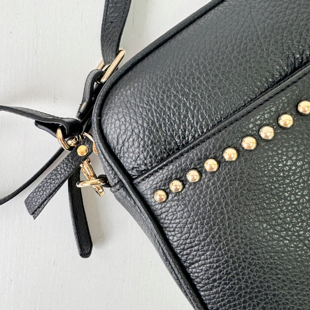 Bandolera tachas negra