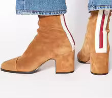 Madeleine - Botines Modernos en Contraste