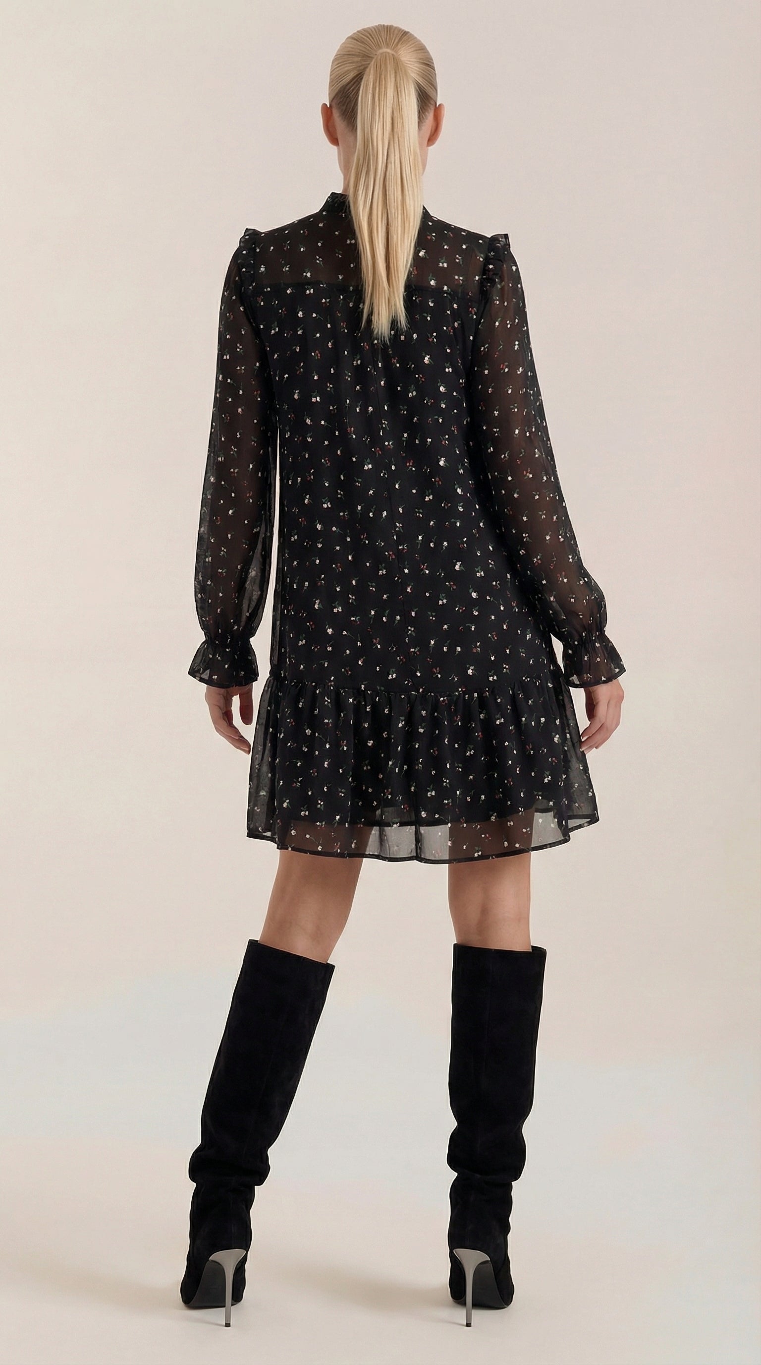 Vestido corto 'Katie' con detalles de volantes