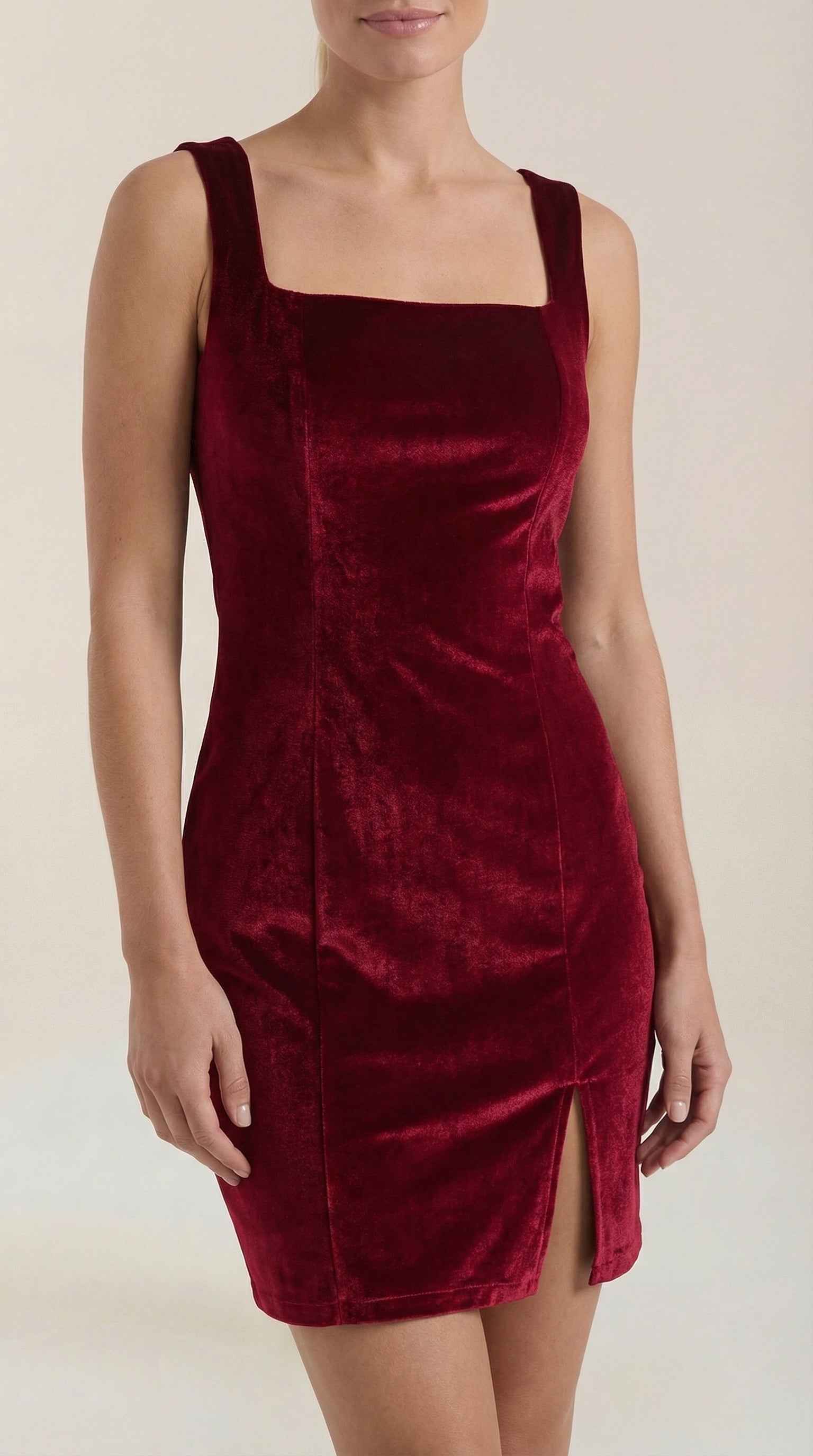 Vestido Corto de Terciopelo Rachelle con Escote Cuadrado