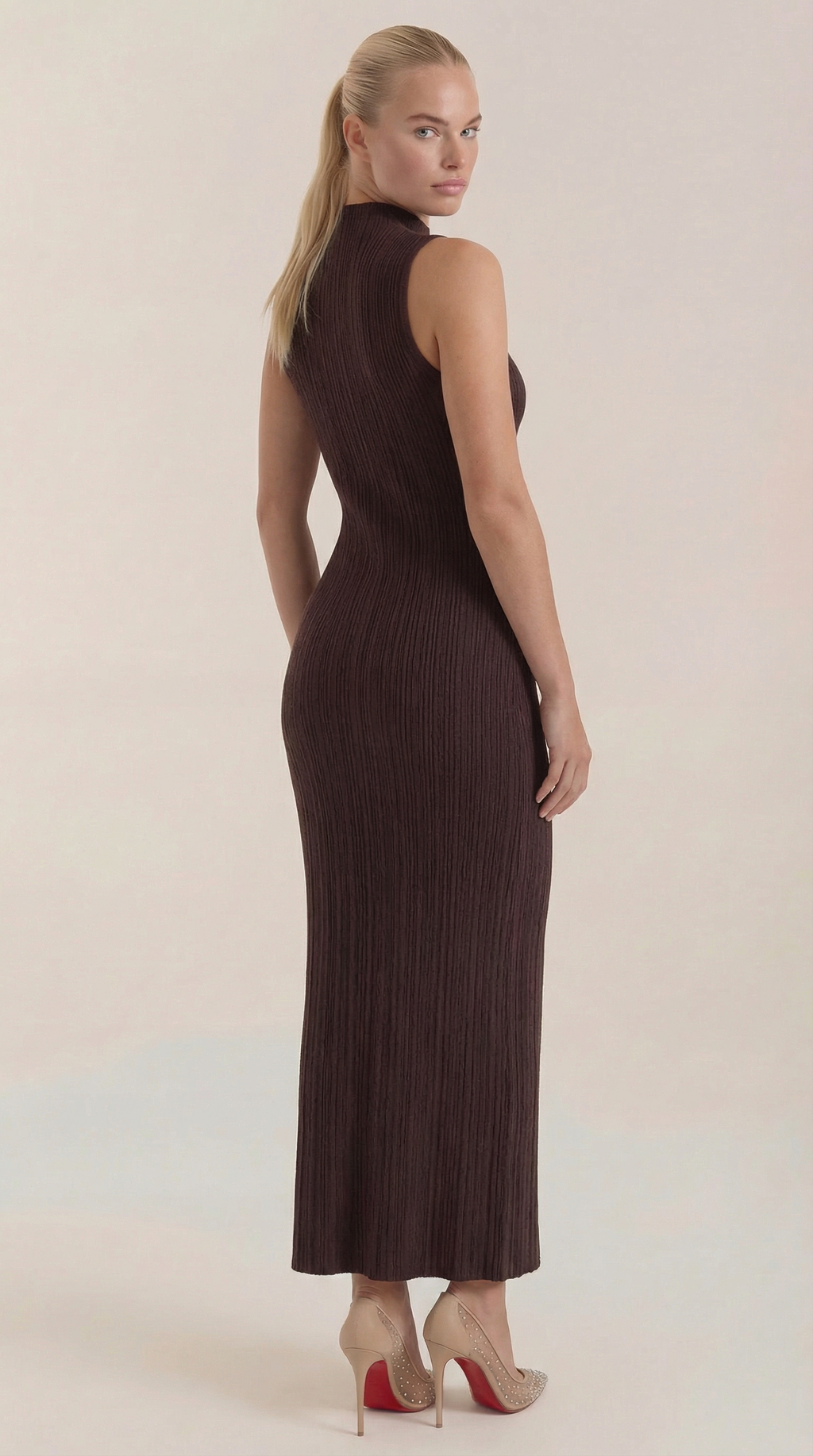 Vestido Sonia midi ajustado de cuello alto