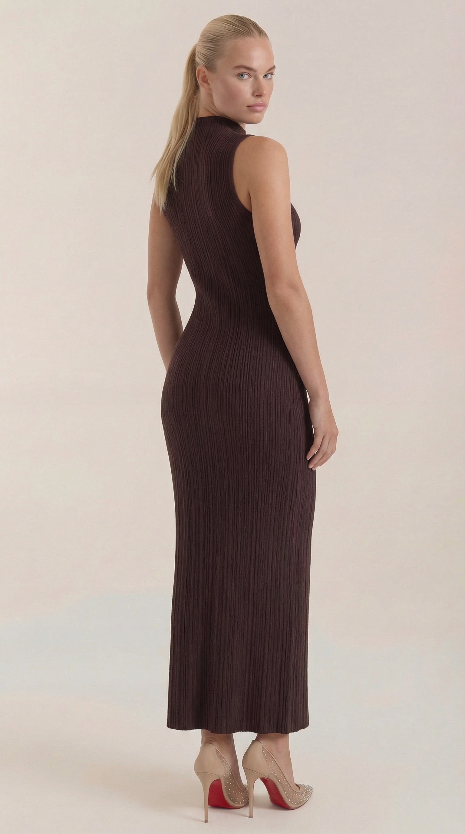 Vestido Sonia midi ajustado de cuello alto
