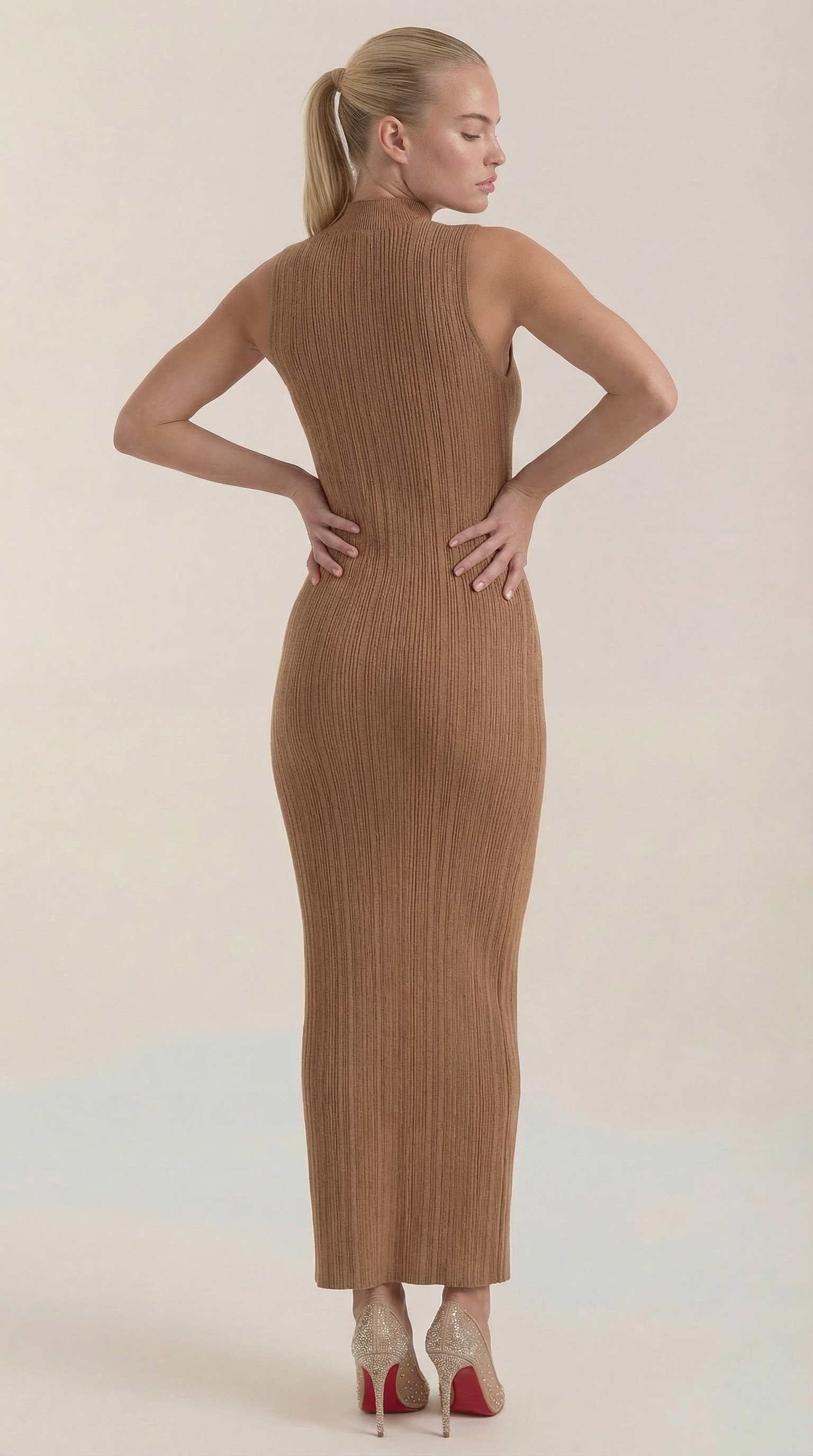 Vestido Sonia midi ajustado de cuello alto
