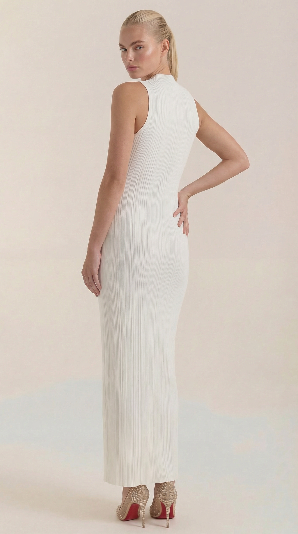 Vestido Sonia midi ajustado de cuello alto