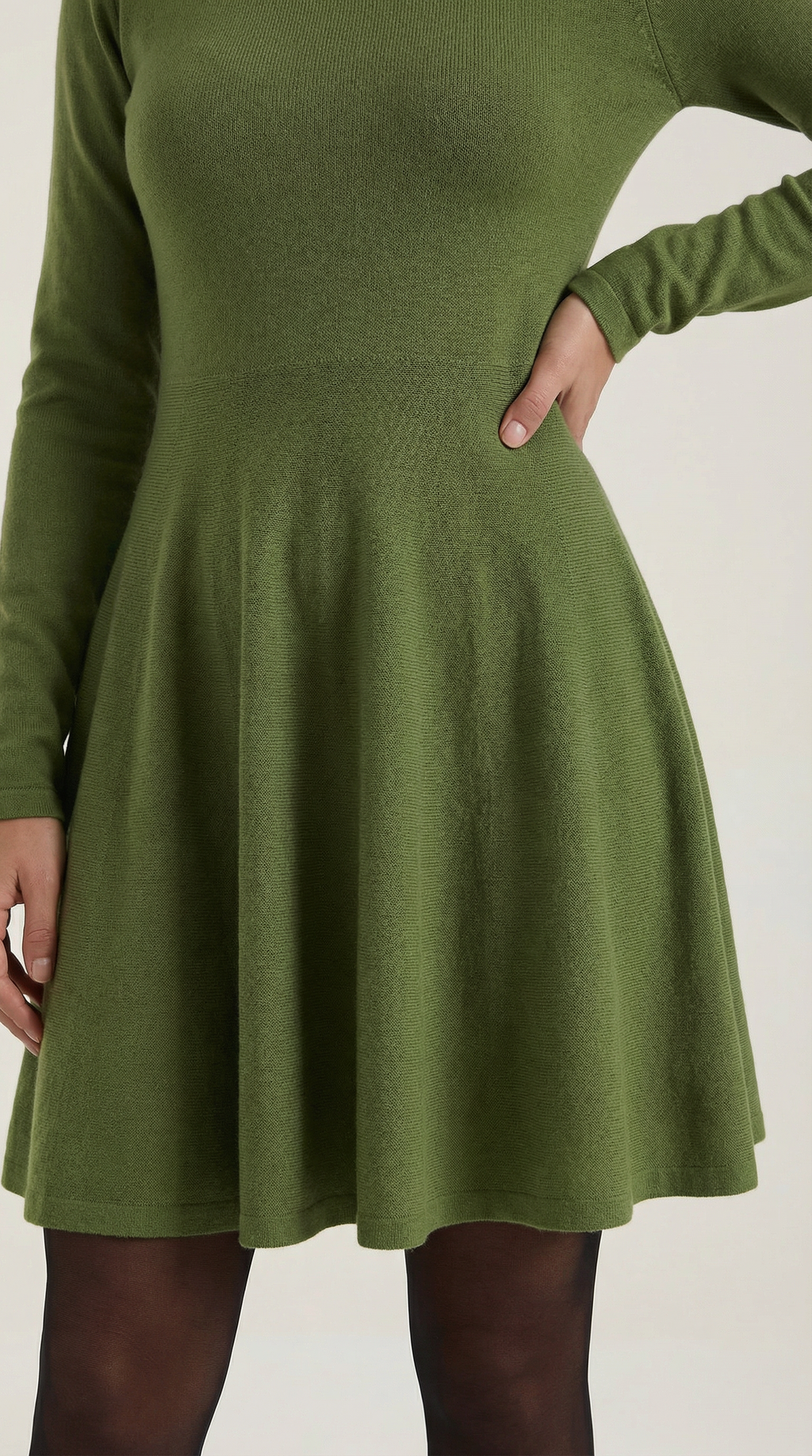 Tiffany Mini Dress con Mangas Largas y Pliegues