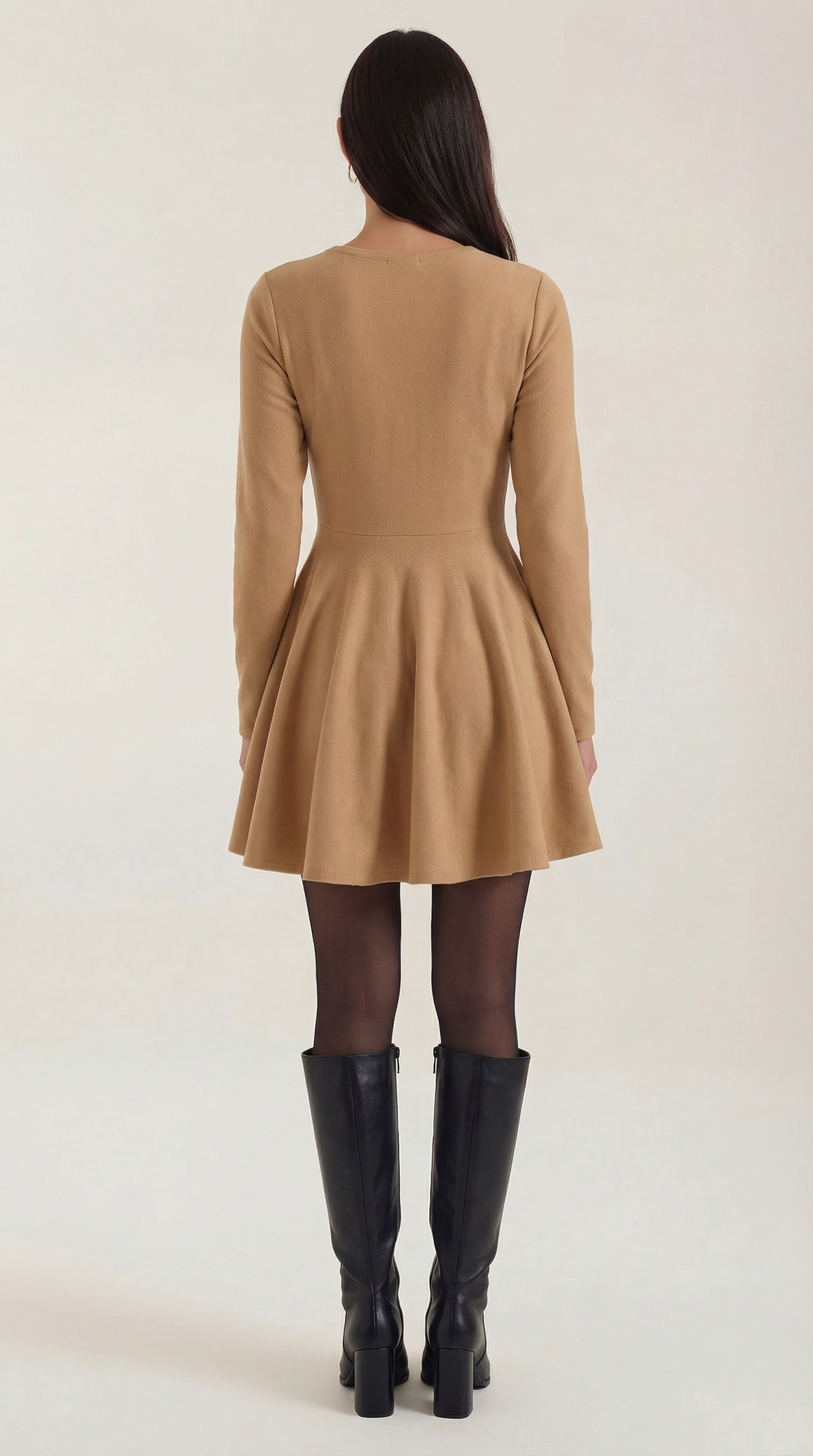 Tiffany Mini Dress con Mangas Largas y Pliegues
