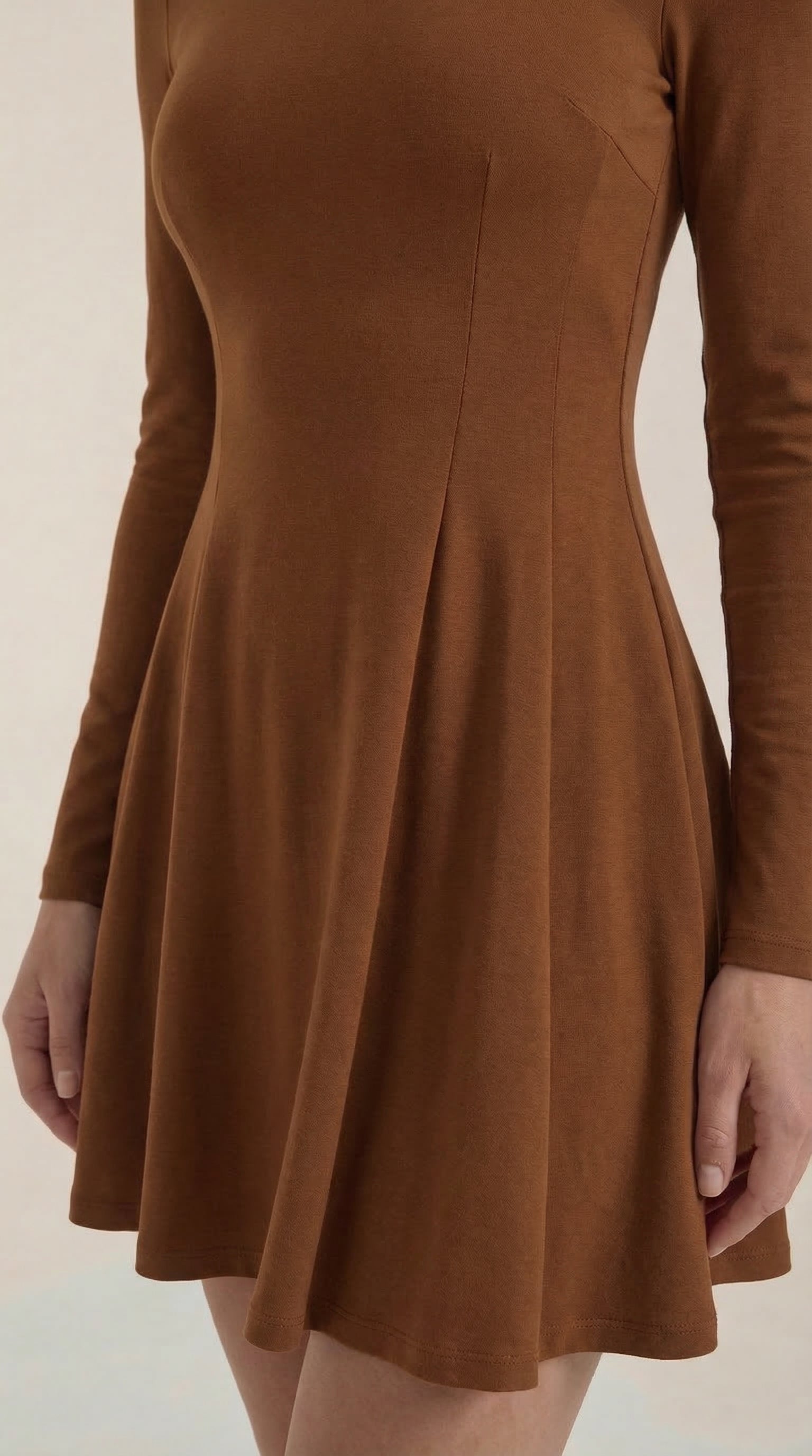 Vestido Corto de Manga Larga Ébano