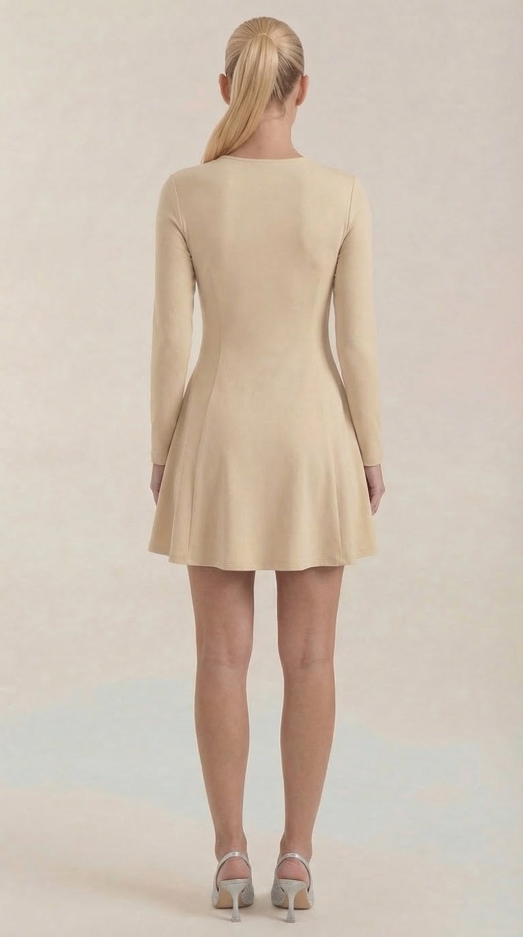 Vestido Corto de Manga Larga Ébano