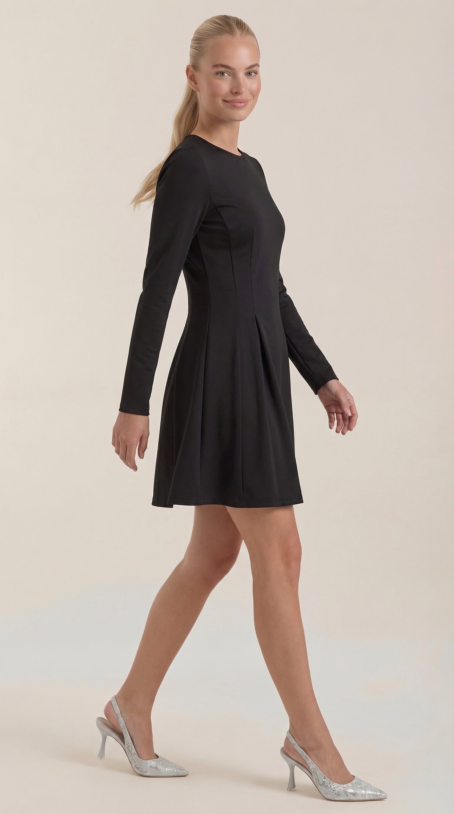 Vestido Corto de Manga Larga Ébano