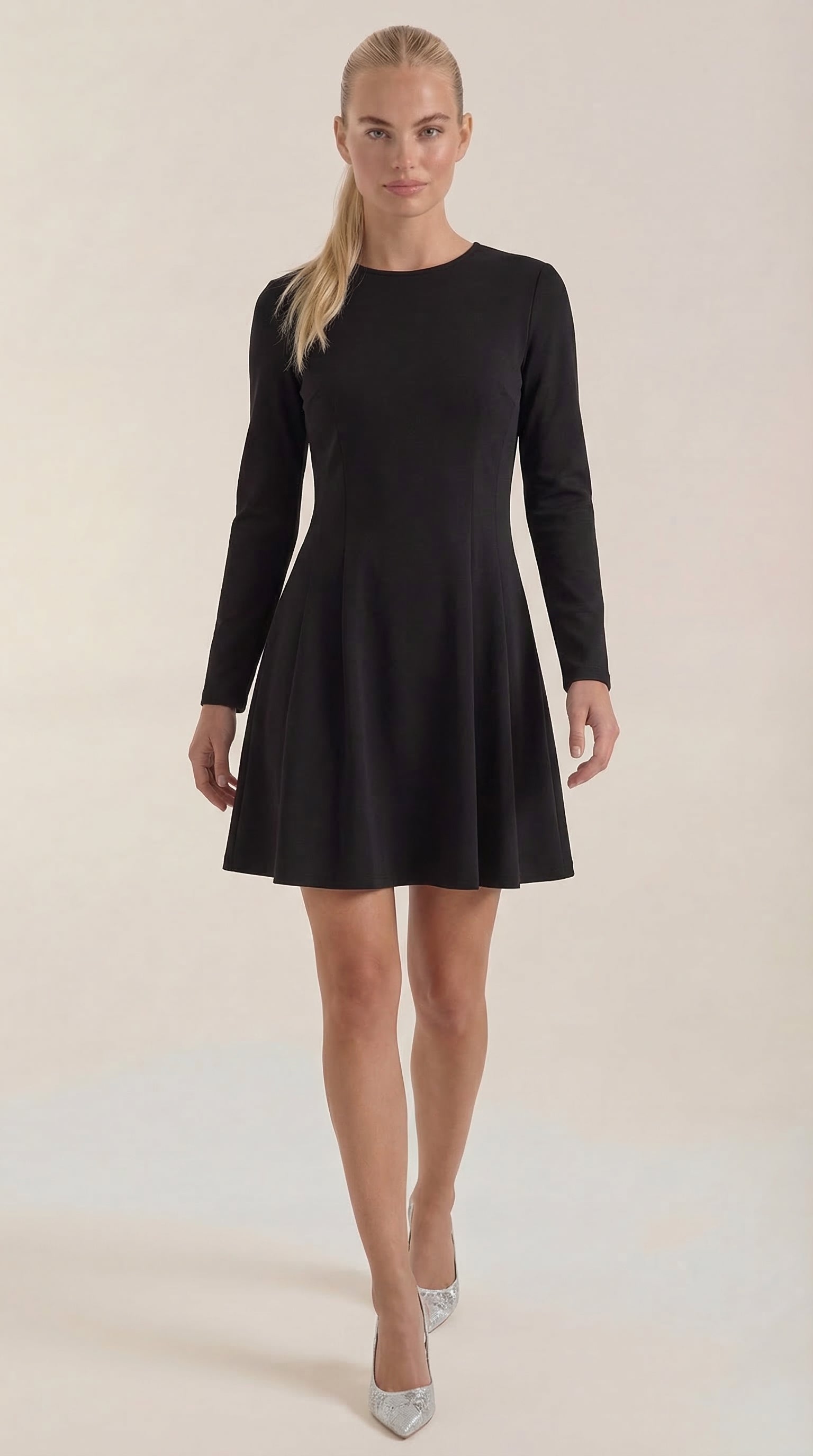 Vestido Corto de Manga Larga Ébano