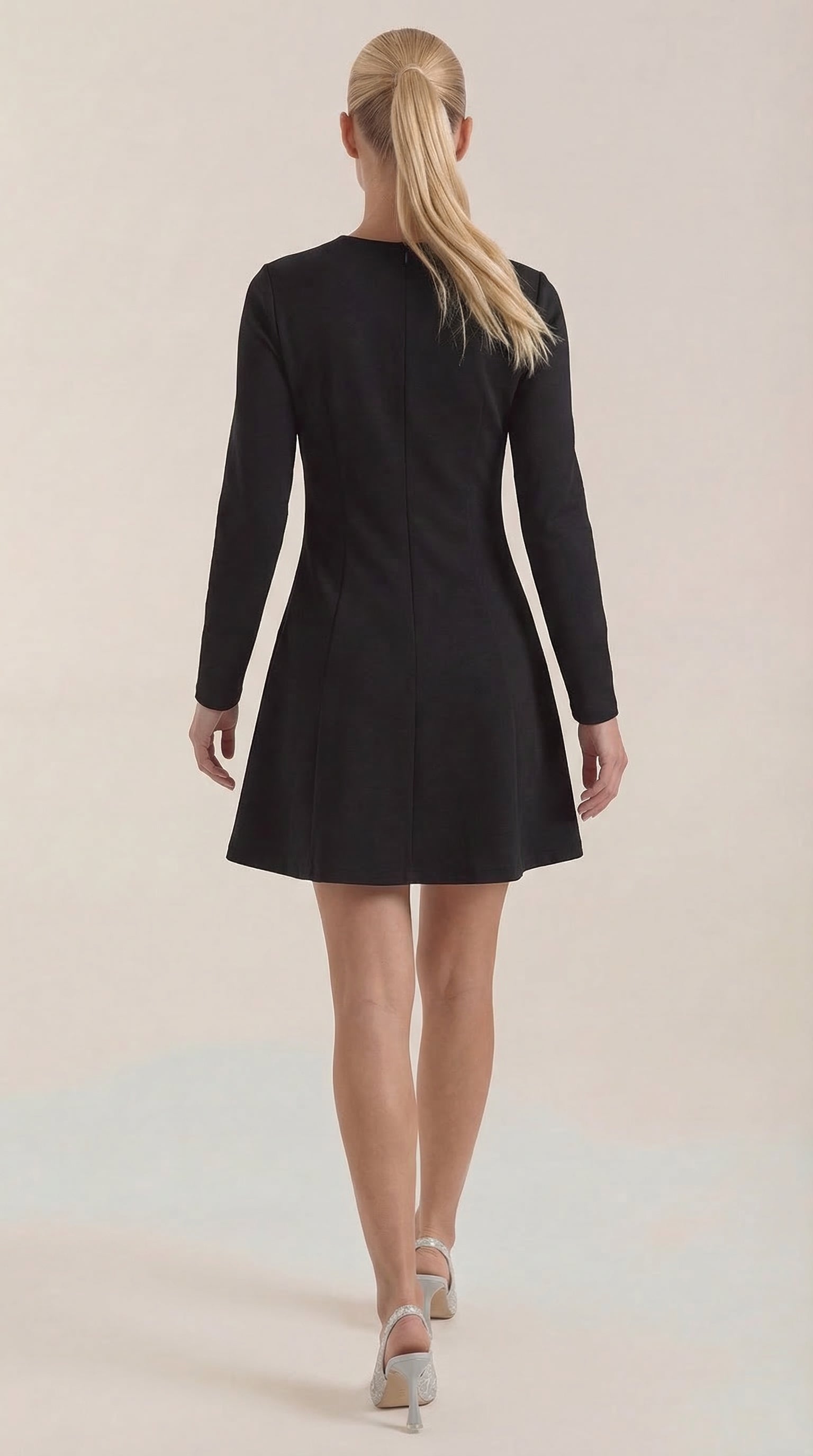 Vestido Corto de Manga Larga Ébano