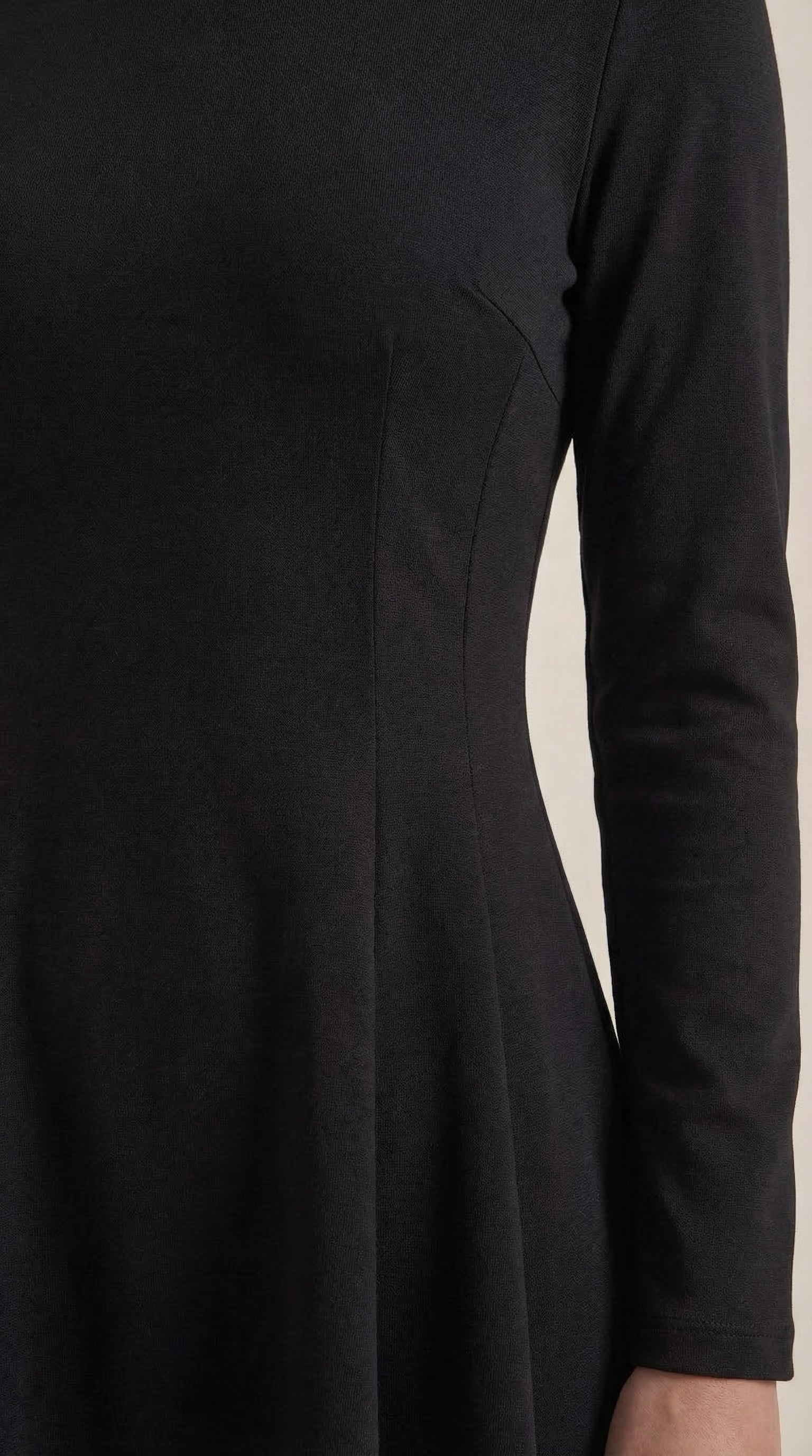 Vestido Corto de Manga Larga Ébano