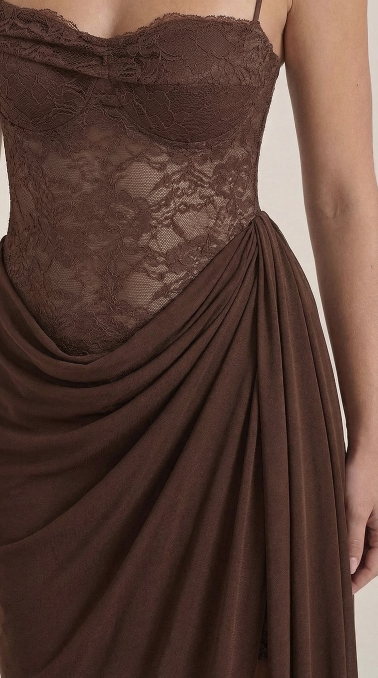 Vestido Largo con Corsé de Encaje y Diseño de Un Hombro Giselle