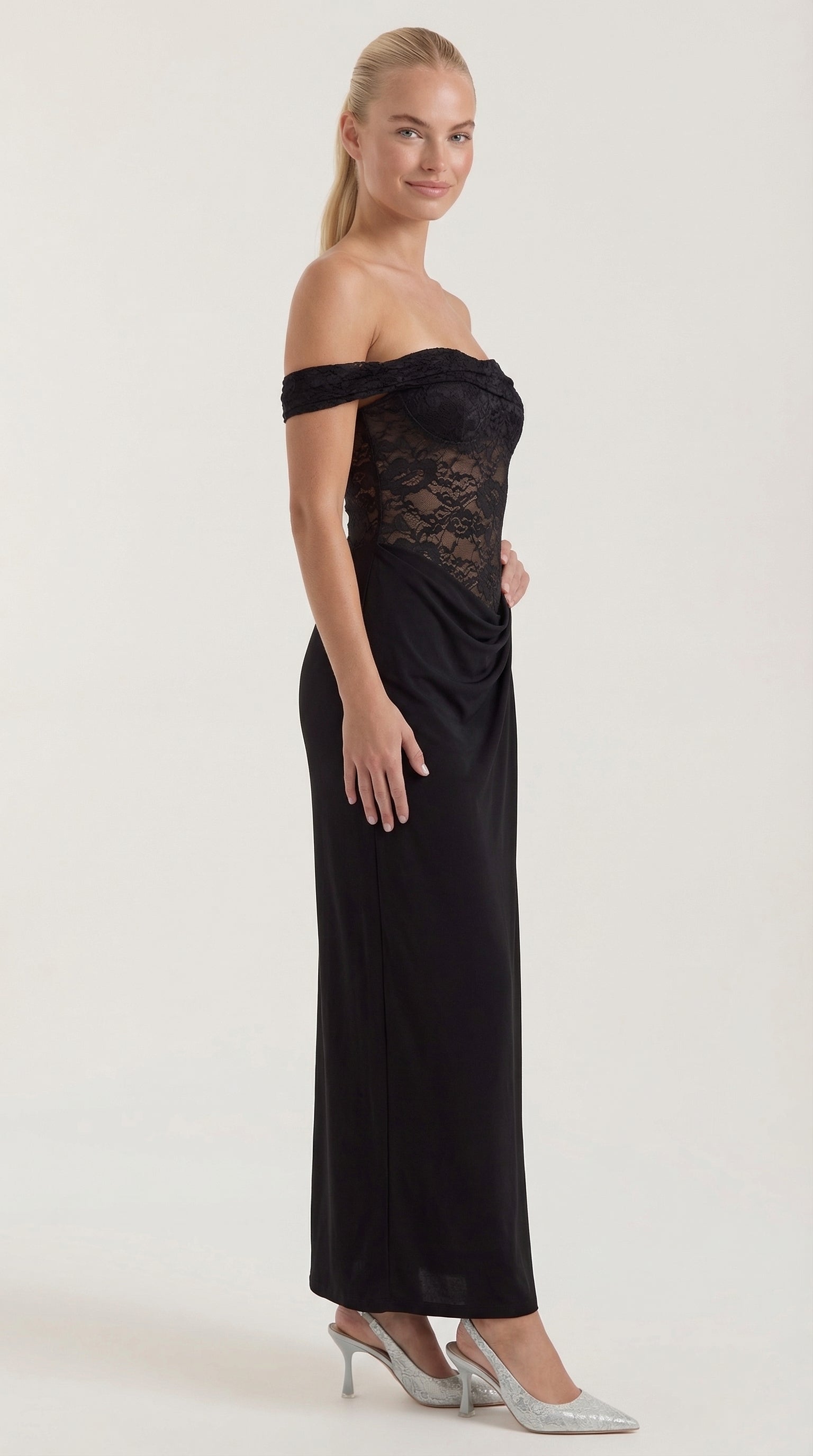 Vestido Largo con Corsé de Encaje y Diseño de Un Hombro Giselle