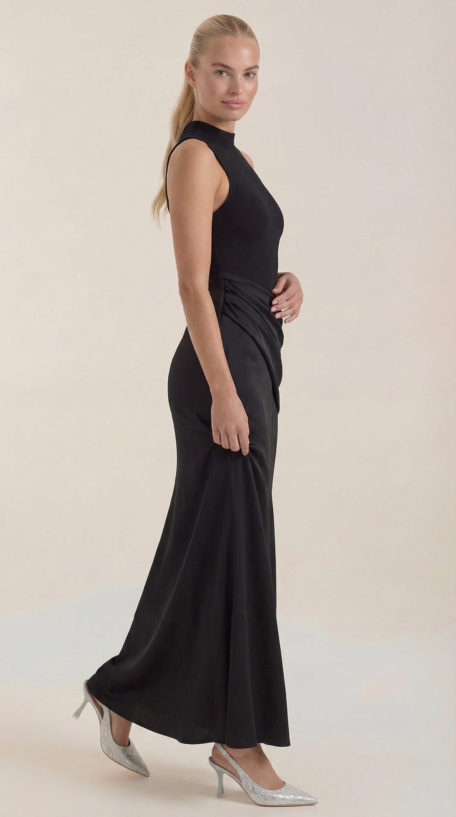 Maxi Vestido Hester con Cuello Alto