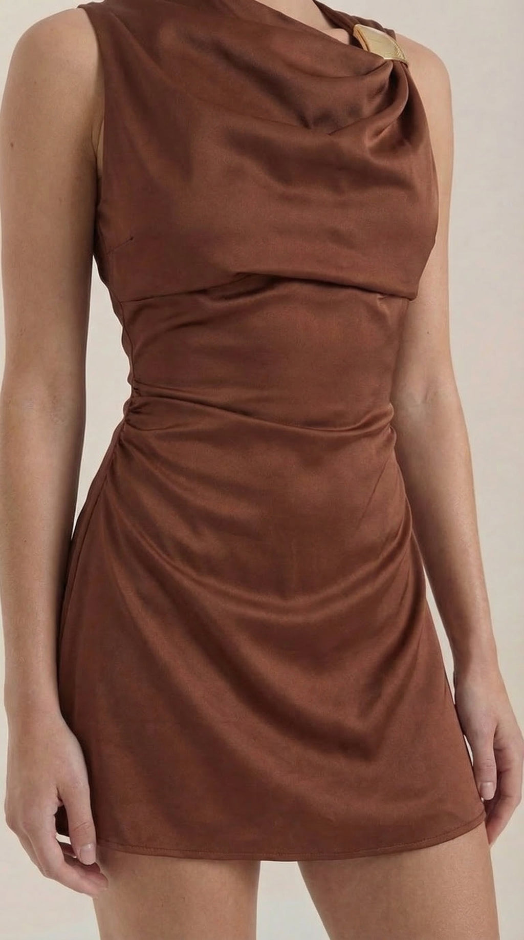 Vestido Corto con Cuello de Cowl Rosalie