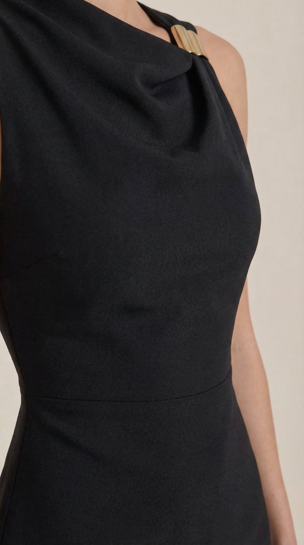 Vestido Corto con Cuello de Cowl Rosalie