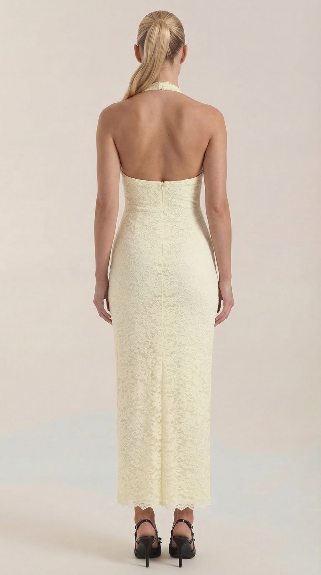 Vestido largo de encaje con escote halter Roxanne
