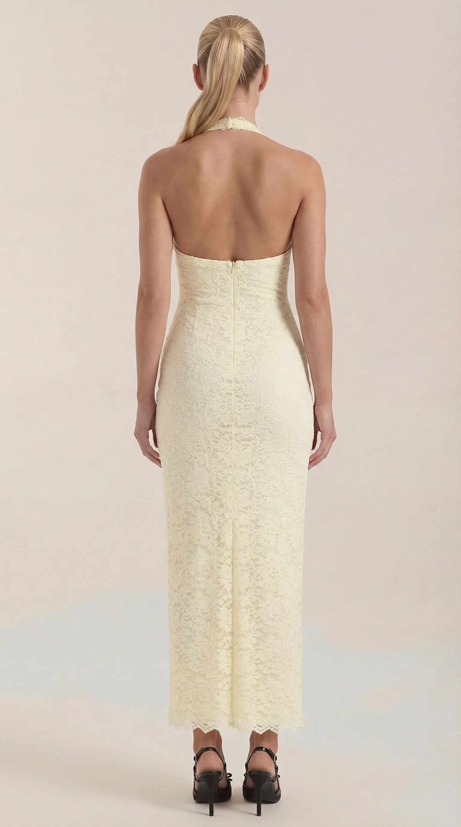 Vestido largo de encaje con escote halter Roxanne